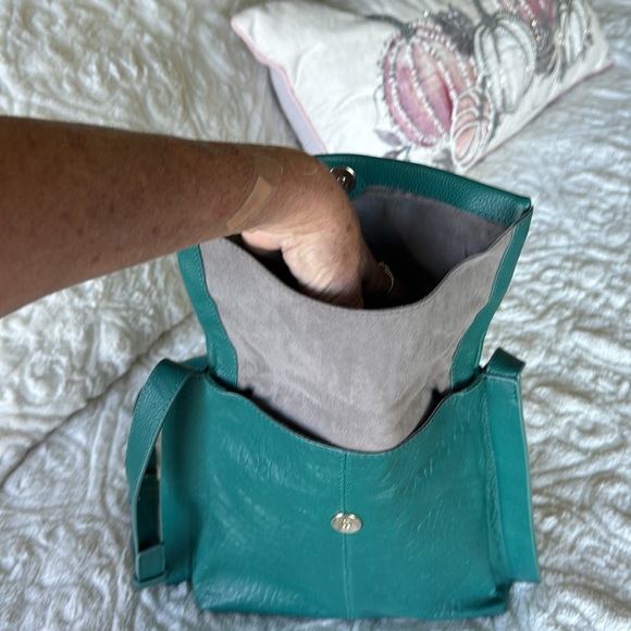 Vince Camuto, Crossbody - Picture 6 of 10